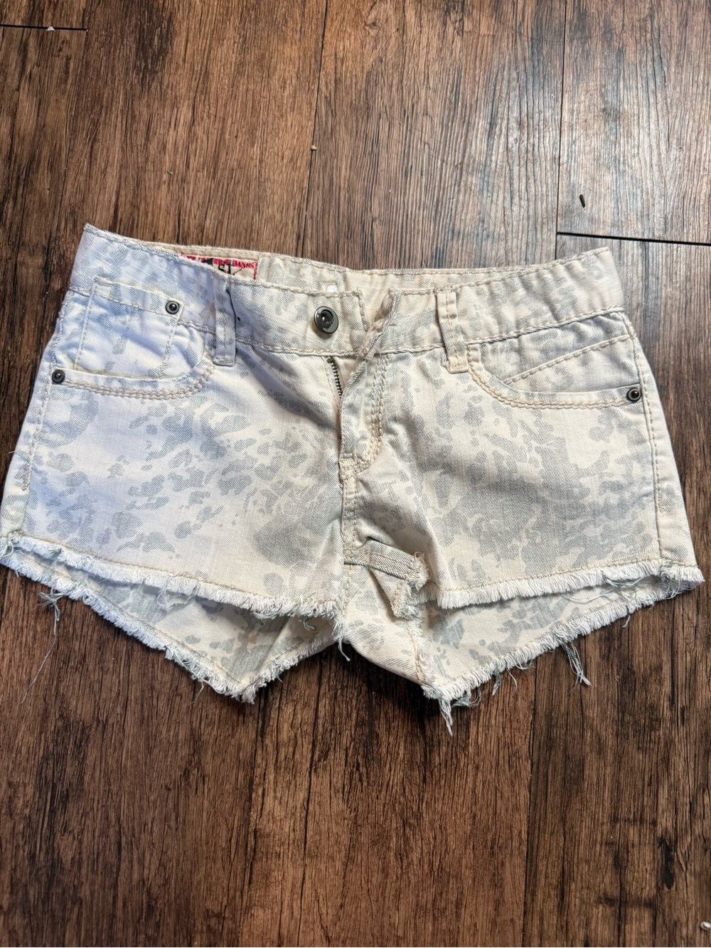 Women’s White Acid-Wash Distressed Denim Shorts - Picture 2 of 3